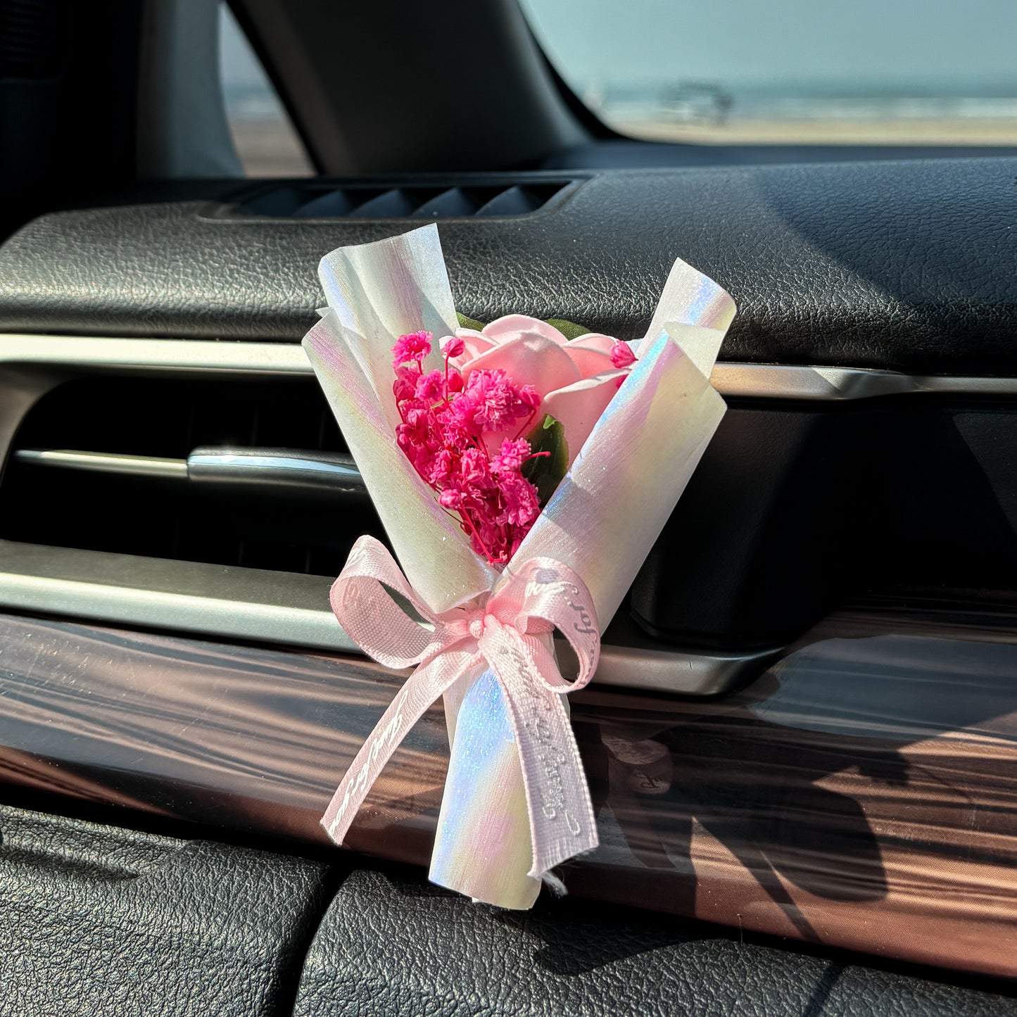 Car Mini Bouquet- White