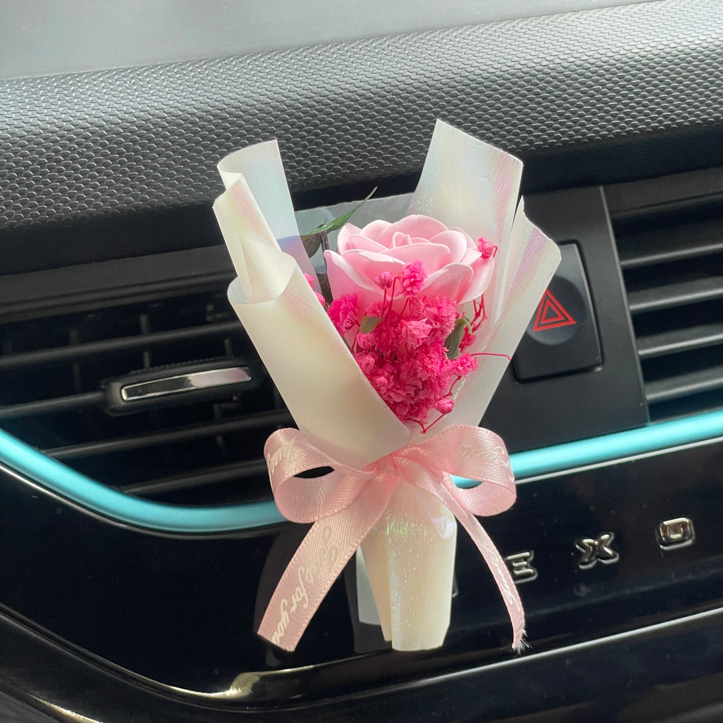 Car Mini Bouquet- White